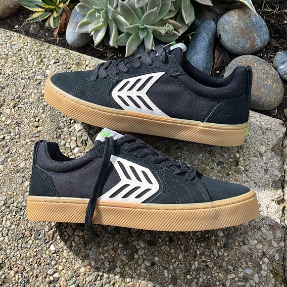 Cariuma Catiba Pro Low Black Gum Ivory Shoes - Picture 6 of 16